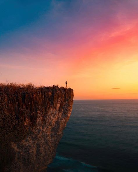 Discover Bali and Beyond 🌏 on Instagram: “Beautiful panoramic ocean view from Karang Boma cliff 🌌. . Set high on the cliffs of southern Bali, Karang Boma Cliff serve a majestic…” Cliff Sunset Aesthetic, Ocean Cliff Painting, Manburg Aesthetic, Ocean Cliff Aesthetic, Trans Painting, Cliff Aesthetic, Cliff Sunset, Cliff Painting, Cliff By The Sea