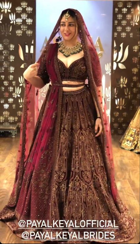 Marron Lehenga Bridal, Maroon And Gold Bridal Lehenga, Wine Colour Lehenga Bridal, Mehroon Lehenga, Maroon Lehenga Combinations, Dark Maroon Bridal Lehenga, Maroon Chooda Designs Brides, Mehroon Bridal Lehngas, Maroon Colour Lehenga