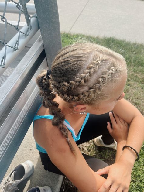 Game Day Hairstyles Low Ponytail, Braided Hairstyles Softball, Hair Braids Sports, Hair Ideas For Game Day, Track Braid Hairstyles, Dutch Braid Cheer Hair, Unique Softball Hairstyles, Braided Hairstyles Basketball, Braided Hairstyles For Soccer