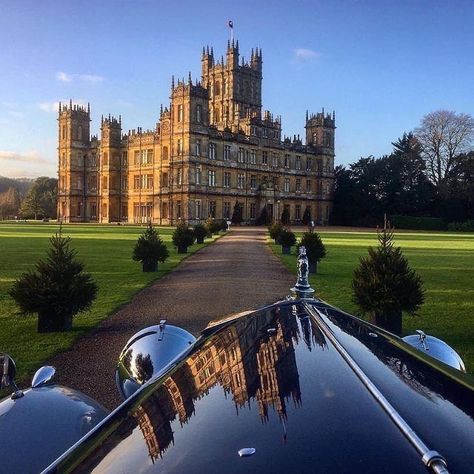 Old Money House, Highclere Castle, Castle Aesthetic, Royalty Aesthetic, Royal Aesthetic, Dream Lifestyle, Old Money Aesthetic, Downton Abbey, Pretty Places