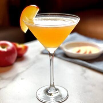 Apple Cider and Vodka Martini - Keeping It Simple Blog Apple Cider Martini Vodka, Apple Pie Martini, Apple Cider Martini Recipe, Apple Cider Martini, Cider Martini, Martini Recipes Vodka, Apple Vodka, Apple Martini, Vodka Martini