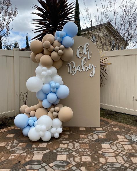 Mom To Be Backdrop, Arch With Balloon Garland, Simple Balloon Arch Baby Shower Boy, Babyshower Background Boy, Balloon Chiara Backdrop, Arched Balloon Backdrop, Baby Boy Balloons Decoration, Wood Arch Backdrop With Balloons, Balloon Garland Styles