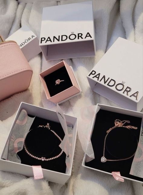 not my photo Pandora Bracelet Charms Ideas, Flipagram Instagram, Life Vision Board, Luxury Lifestyle Dreams, Jewelry Accessories Ideas, Pink Girly Things, Pandora Bracelet Charms, Money And Happiness, Jewelry Lookbook