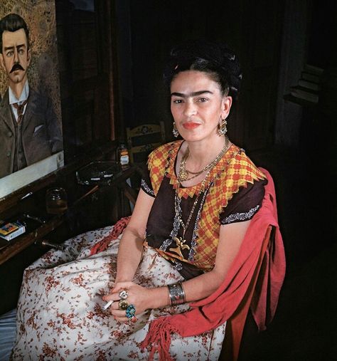 Frida Khalo.  One of my art & life inspirations.  Talk about living authentically and fearlessly. Frida Kahlo Style, Frida And Diego, Frida Art, Miss Moss, Frida Kahlo Art, Diego Rivera, Mexican Artists, French Photographers, Foto Art