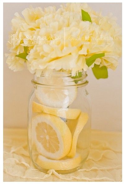 Lovely & easy lemon centerpiece Sunshine First Birthday, Sunshine Birthday Parties, Sunshine Baby Showers, Sunshine Birthday, Baby Shower Party Ideas, Shower Party Ideas, Yellow Wedding, Baby Shower Party, Mellow Yellow