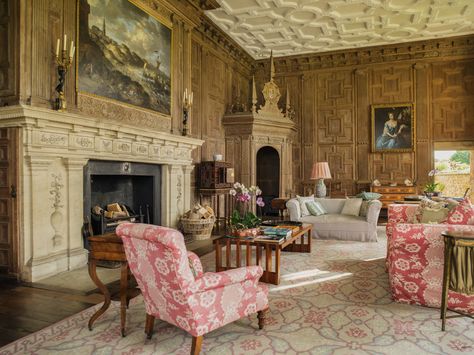 What It’s Like to Live Like a Modern Aristocrat English Manor Houses Interior, Houses In England, Manor House Interior, Manor Interior, Houses Modern, Grand Room, English Manor Houses, Historic Houses, English Manor