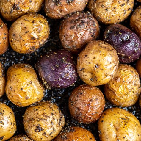 Roasted Baby Potatoes with Rosemary and Thyme - The Genetic Chef Tri Colored Potatoes Recipes, Mini Purple Potatoes Recipe, Small Purple Potatoes Recipe, Multi Colored Potato Recipes, Mini Potato Medley Recipe, Small Multi Colored Potatoes, Roasted Gemstone Potatoes, Roasted Petite Red Potatoes, Roasted Tri Color Potatoes