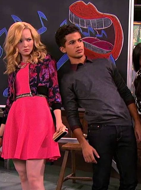 Hahahaha!!! I love that Holden:Jordan Fisher leaned really close to Liv: Dove Cameron Holden Liv And Maddie, Fancy School, Liv Rooney, 80’s Outfits, Jordan Fisher, Dove Cameron Style, Descendants Cast, Liv And Maddie, Soft Boy