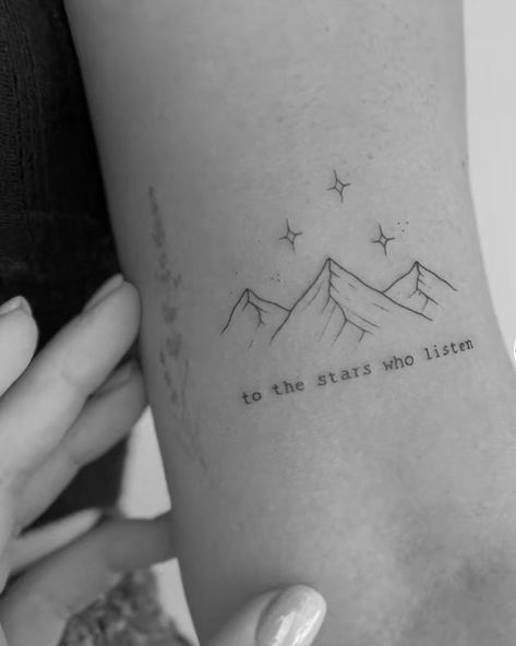 Keeper Of The Stars Tattoo, Acotar Book Tattoo Ideas, Small Sjm Tattoo, Acotar To The Stars Who Listen Tattoo, To All The Stars Who Listen Tattoo, Acotar Tattoos To The Stars Who Listen, To The Stars That Listen, Acotar Small Tattoo, Acotar Fine Line Tattoos