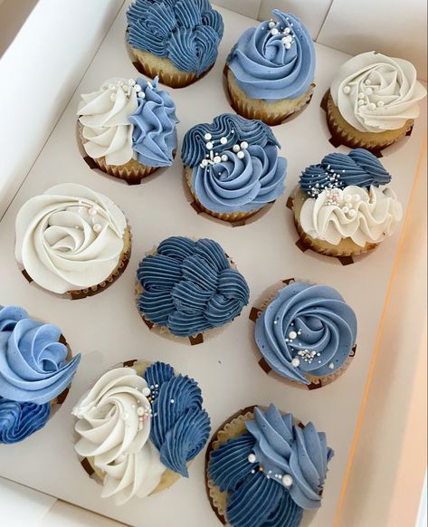 Blue Cupcake Decorations, Cupcakes Decoration Blue And White, Ombre Icing Cupcakes, Blue Cupcake Decorating Ideas, Light Blue And White Cupcakes, Blue White Cupcakes, Pastel Blue Cupcakes, Blue And White Cupcake Ideas, Blue Cupcakes Aesthetic