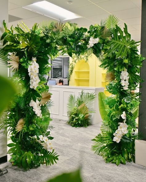 Boho tropical arch with orchids accents green🌴 Flowers and design by us ✨ Event planner @lefinecooking #eventfloristmiami #miamiflorist #tropicalarch #tropicaltgemedevent #montrealevents #eventsmontreal Tropical Entrance, Tropical Arch, Boho Tropical, Birthday Idea, Centerpiece Ideas, Tropical Theme, Jungle Theme, July 28, Grand Entrance