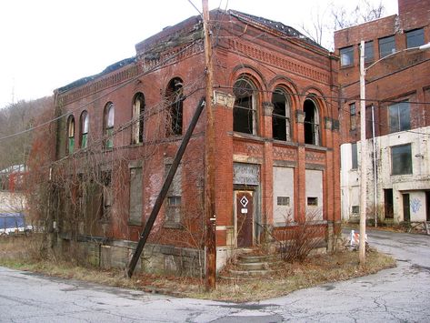 Abandoned Mansions, Wheeling West Virginia, Desert Places, Wheeling Wv, Old Abandoned Buildings, Derelict Buildings, Old Abandoned Houses, Map App, Brick Building