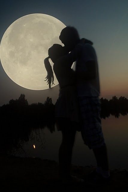 Moon. Crescent Moon Art, Paul Verlaine, Romantic Wallpaper, Mystic Moon, Love Wallpapers Romantic, Moon Photos, Moon Illustration, Under The Moon, Romantic Photos