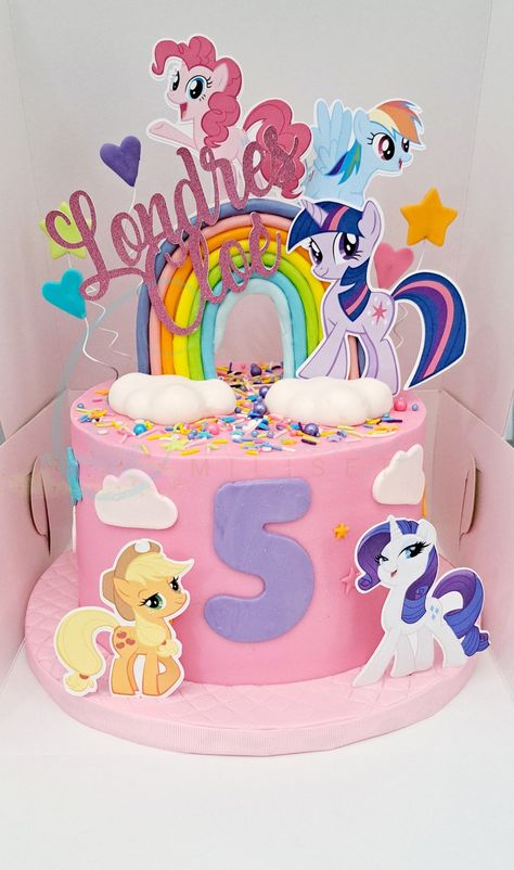 My Little Pony My Little Pony Birthday Party Cake, Pony Cake Ideas, My Lil Pony Cake, My Little Pony Cake Ideas, My Little Pony Birthday Cake, Pony Birthday Cake, Rainbow Dash Cake, Unicorn Cake Design, Rainbow Dash Birthday