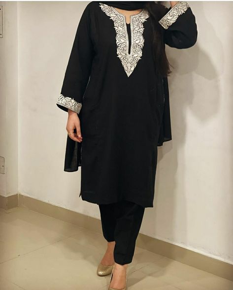 Winter Kashmiri Suit Design, Kashmiri Tilla Suit, Kashmiri Suit Design, Kashmiri Tila Designs, Tilla Suit Designs, Black Kashmiri Suit, Tila Work Suits, Kashmiri Work Suits, Tilla Designs Kashmiri Pheran