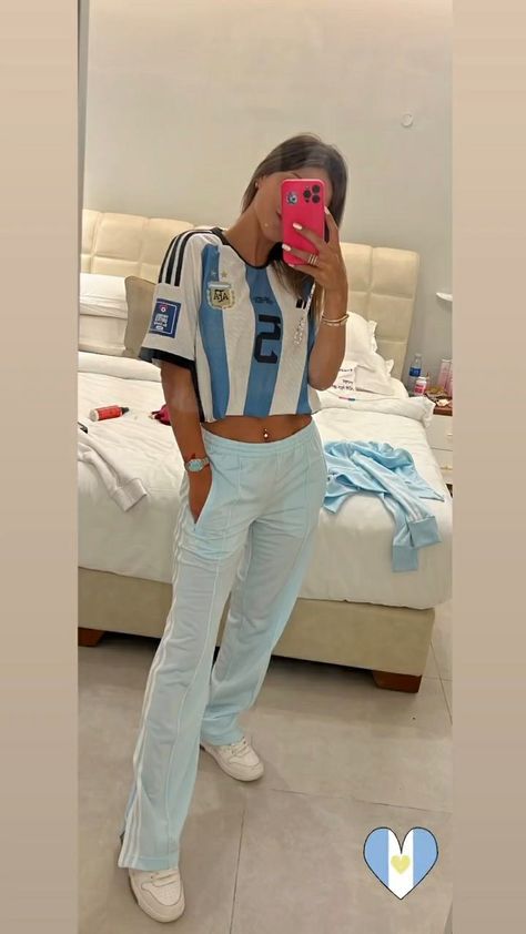 Camila Galante, Bloke Core, Football Wags, Football Tops, Cute Tumblr Pictures, Game Download Free, Football Photos, Pink Girly Things, Football Outfits