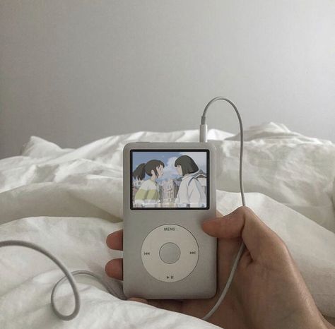 Mp3 Aesthetic, Mp3 Player Aesthetic, Cute Camera, Ipod Classic, Retro Gadgets, Ipod Nano, White Box, New Gadgets, Plain White