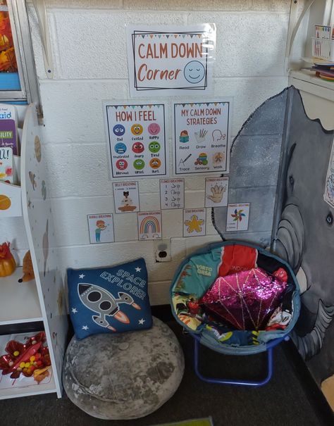 Calming Down Corner Classroom, Calming Area Preschool, Calming Corner Small Space, Daycare Calm Down Corner, Calming Corner Ideas For Preschool, Kindergarten Calm Corner, Calm Corner Preschool, Classroom Calm Down Corner Ideas, Calm Corner Classroom Ideas