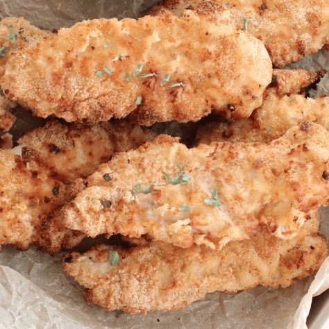 Air Fryer Pickle-Brined Chicken Tenders --Ah, dill pickle juice and chicken tenders meet, the result a delicious and tender chicken tender that the entire family will love. Pickle Brined Chicken Tenders, Best Brine For Chicken, Pickle Brine Chicken, Pickle Brined Chicken, Dill Pickle Juice, Brined Chicken, Bread Crumb Chicken, Easy Pickle, Brine Chicken