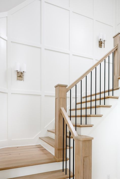 House Staircase, Stair Wall, Stair Railing Design, Staircase Remodel, Stairway Design, Lan Can, Stair Case, Railing Design, House Stairs