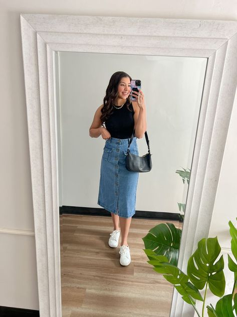 Denim Pencil Skirt Outfit Casual, Denim Pencil Skirt Outfit, Skirt Outfit Denim, Long Black Skirt Outfit, Midi Outfit, Midi Skirt Outfit Winter, Pencil Skirt Outfits Casual, Denim Midi Skirt Outfit, Summer Denim Skirt