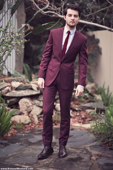 20 Latest Engagement Dresses For Men || Engagement Outfit Ideas For Indian Groom | Bling Sparkle Wine Color Suits For Men, Color Suits For Men, Navy Groomsmen Suits, Engagement Dress For Men, Coat Pant For Men, All Black Suit, Suit Prom, Female Suit, Mens Casual Suits