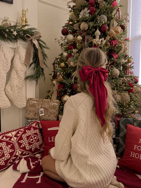 Hair bow, long hair, Christmas , holiday hair Cute Christmas Aesthetic Photos, Christmas That Girl Aesthetic, Cute Christmas Pics Aesthetic, Christmas And Winter Aesthetic, Christmas Instagram Aesthetic, Christmas Hair Aesthetic, Christmas Hairstyles Aesthetic, Christmas Inspo 2024, Christmas Holiday Aesthetic