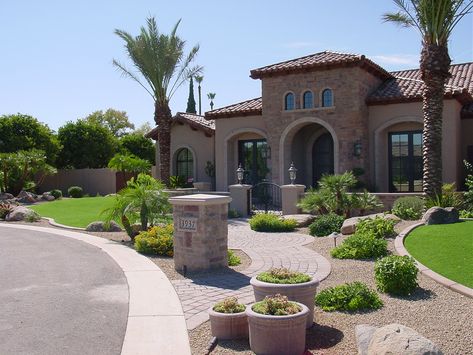 Again, a little rock, pavers, and boulders and you have a simple, low maintenance landscape. Arizona Landscape Design Front Yard, Arizona Front Yard Landscaping, Arizona Front Yard, Rock Pavers, Drought Landscape, Exterior Fence, Arizona Backyard Landscaping, Arizona Landscaping, Rock Yard