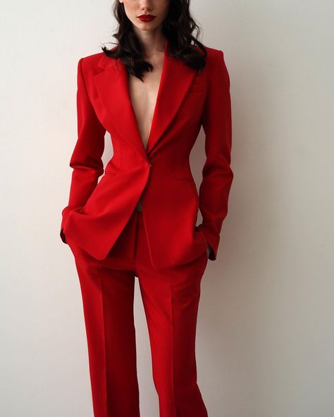 Womens Suits Wedding, Wedding Pantsuits, Women Suits Party, Italian Wardrobe, Red Pantsuit, Unique Fashion Outfits, Womens Casual Suits, Wedding Pantsuit, Prom Ideas