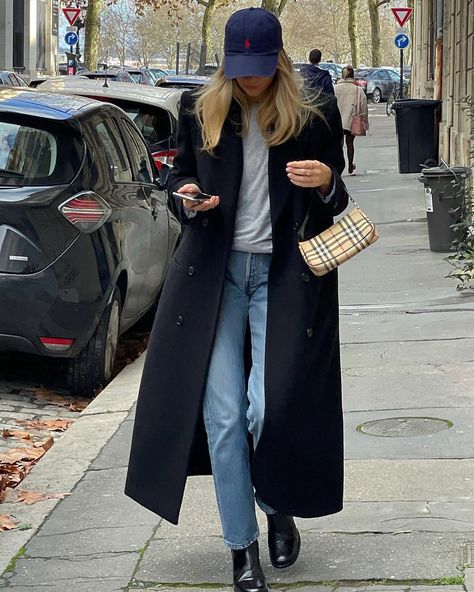 Musier Paris on Instagram: “Our founder @annelauremais spotted in Paris wearing the Aquarius black wool coat made in 🇫🇷 with love (link in bio) 📸” 90s Style Winter, Cap Outfits For Women, Baseball Hat Outfit, Baseball Cap Outfit, Cap Outfit, Black Wool Coat, Coat Outfits, Outfits With Hats, 가을 패션