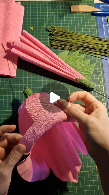 Crepe Paper Party Decor, Crepe Paper Foxglove Tutorial, Flower Decoration Party, Creap Paper Flower, Crete Paper Flowers, Paper Flowers Handmade, Crepe Paper Plants, Giant Paper Flowers Diy Easy, Italian Crepe Paper Flowers