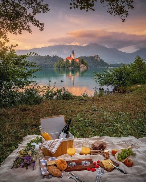 Lake Bled Slovenia, Bled Slovenia, Slovenia Travel, Eastern Europe Travel, Lake Bled, Picnic Spot, Travel Safety, Europe Summer, Ways To Travel