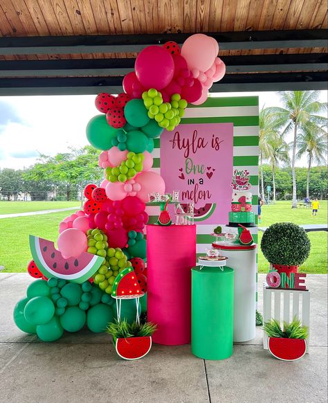 Watermelon birthday Fruit Pool Party, One In A Melon First Birthday Backdrop, Melon Themed Birthday Party, One In A Melon Balloon Garland, One In A Melon Backdrop, Watermelon Birthday Theme, Watermelon Balloon Arch, Watermelon Balloon Garland, Watermelon Party Ideas Decoration