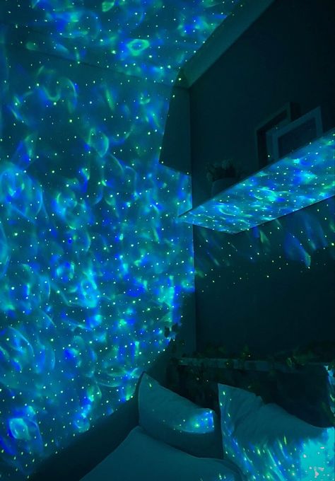 Galaxy Light Aesthetic, Galaxy Lights Bedrooms, Galaxy Room Ideas, Aqua Room Decor, Aesthetic Sky Night, Stars Room Decor, Loft Type Bedroom, Galaxy Ceiling, Messy Room Aesthetic