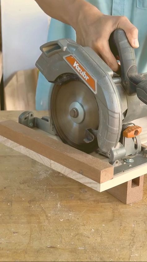 Circular Saw Guide, Diy Furniture Cheap, Diy Living Room Furniture, Creative Woodworking, Diy Crafts Life Hacks, Sneakers Green, Diy Patio Furniture Cheap, Carpentry Diy, Green Converse