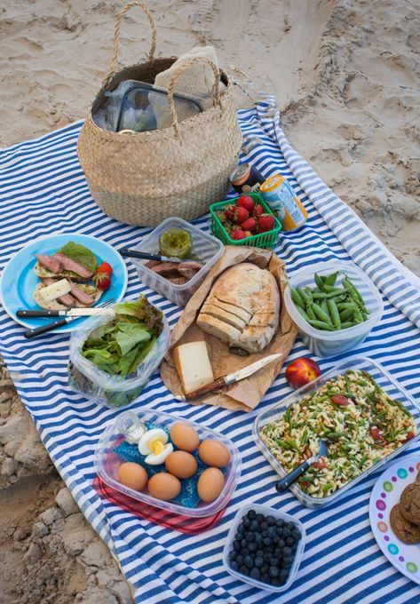 The Best Picnic Foods (BBQ Chicken recipe) | Simple Bites Things To Take To The Beach, Simple Picnic Ideas, Food At The Beach, Cooler Hacks, Beach Food Ideas, Beach Picnic Foods, Best Picnic Food, Picnic At The Beach, Picnic Food Ideas