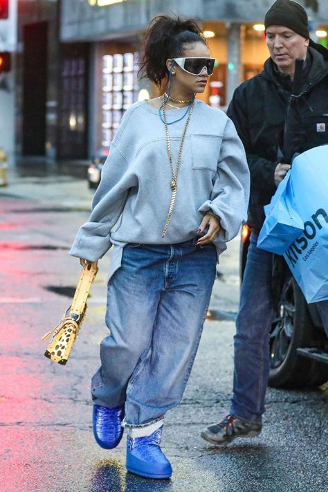 Rihanna Street Style, Looks Rihanna, Rihanna Outfits, Rihanna Looks, Walking Down The Street, Rihanna Style, Streetwear Fashion Women, Mode Inspo, Swag Outfits