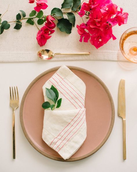 Wedding Napkin Folding, Diy Napkin Folding, Napkin Folding Tutorial, Fancy Napkin Folding, Easy Napkin Folding, Cloth Napkin Folding, Napkins For Wedding, Paper Napkin Folding, Creative Napkins