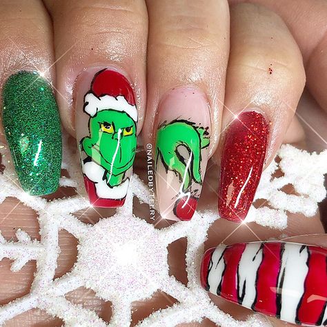 The Grinch Christmas nails Grinch Nails, Gel Paint, Natural Nail Art, December Nails, Red Christmas Nails, Mission Control, Sns Nails, Winter Nails Acrylic, Cute Christmas Nails