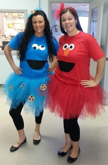 Costume Crafty: How to make a no sew Cookie Monster #sesamestreet #cookiemonster… Halloween Costumes For Teachers, Costumes For Teachers, Costumes Faciles, Cookie Monster Costume, Costumes For Work, Halloween Costumes For Work, Teacher Halloween Costumes, Halloween Office, Teacher Costumes