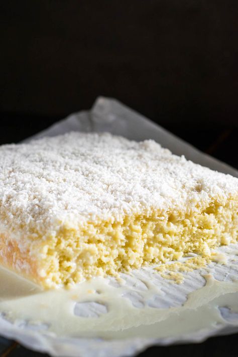 Brazilian Sweets, Brazilian Desserts, Coconut Cake Recipe, Healthy Recipes Easy Snacks, Easy Smoothie Recipes, Pumpkin Spice Cupcakes, Healthy Snacks Easy, Coconut Cake, Piece Of Cake