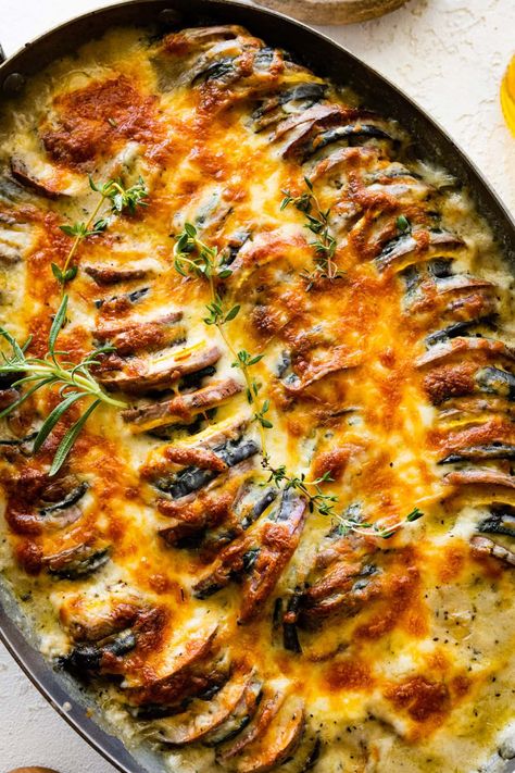 Vegetable Au Gratin Recipe (Creamy Baked Vegetables) mouthwatering and breathtaking this beautiful vegetable dish is loved by all! Au Gratin Recipes, Seasoned Veggies, Vegetable Casserole, Vegetable Dish, Baked Vegetables, Cheesy Sauce, Cheese Topping, Creamy Sauce, Meat Dishes