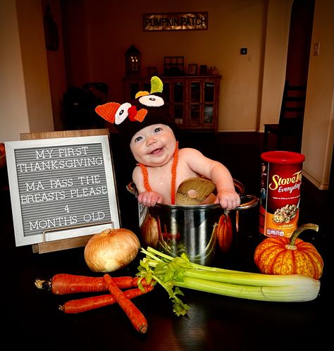 Thanksgiving 4 Month Old Pictures, Thanksgiving Milestone Picture Ideas, First Thanksgiving Pictures, Thanksgiving Baby Photoshoot, Thanksgiving Baby Pictures, Thanksgiving Pics, 3 Month Old Baby Pictures, Baby Holiday Photos, 6 Month Baby Picture Ideas