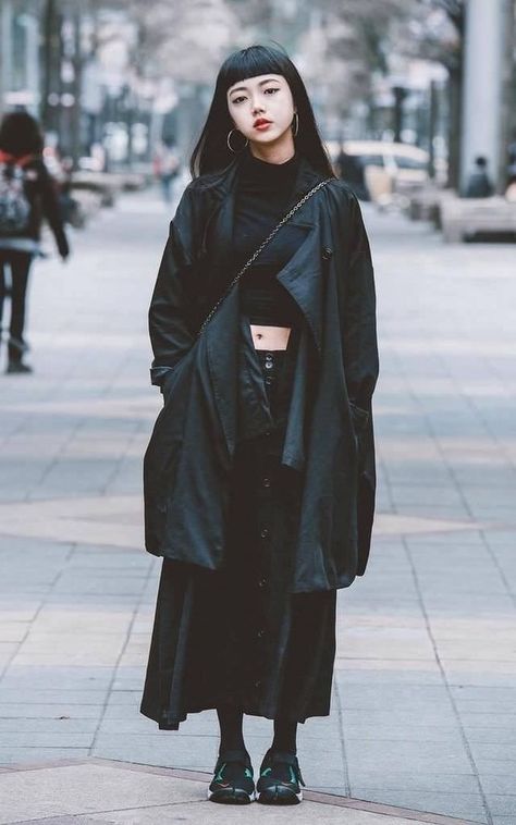 elevated lebowski-core (baggy andro silhouettes and interesting color palettes) - Album on Imgur Mode Harajuku, Mantel Outfit, Mode Ulzzang, Estilo Harajuku, Beanie Outfit, 일본 패션, Turtleneck Outfit, Tokyo Street Style, Tokyo Fashion