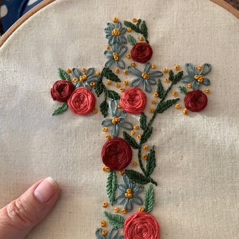 Embroidery Pattern Floral, Embroidery Easter, Hand Embroidered Gifts, Farmers Market Flowers, Religious Embroidery, Christian Embroidery, Lazy Daisy Stitch, Cross Christian, Embroidered Gifts