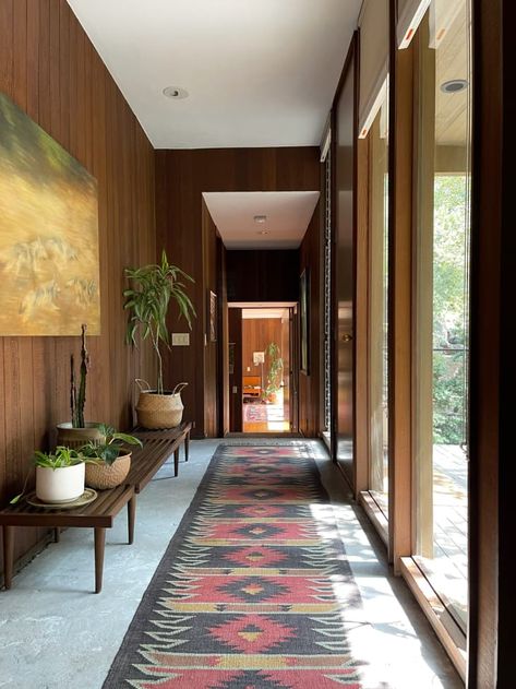 Built In Vanity, 70s House, 70s Interior, 70s Home, Casa Vintage, California Homes, Mid Century Modern House, Kilim Runner, Mid Century House