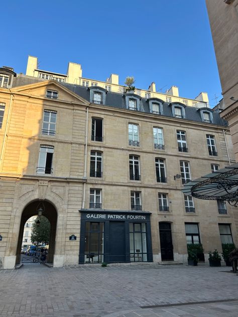 Office of Emily in Paris. The Savoir office is located next to Galerie Patrick Fourtin, at Place de Valois. Emily and her coworkers often drink & dine at the Bistro Valois, which is close to the office location. In the first episode, Emily meets Mindy in the nearby Palais Royal gardens. The two are often sitting on the benches inscribed with famous French literary quotes. Or having a glass of wine 🍷 in one of the cafes under the arcades of the Palais Royal. Emily In Paris Locations, Emily In Paris Office, Emily In Paris Sylvie, European Life, Paris Office, Paris 2023, Royal Garden, A Glass Of Wine, Paris Photography