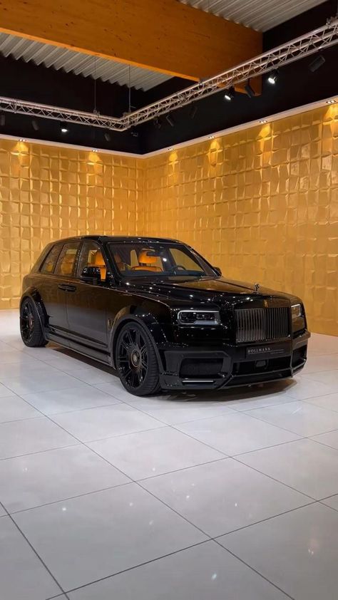 Rolls Royce Suv, Rolls Royce Wallpaper, Luxury Cars Rolls Royce, Rolls Royce Cullinan, Car Organization, Top Luxury Cars, Pimped Out Cars, Car Decorations, Car Chevrolet