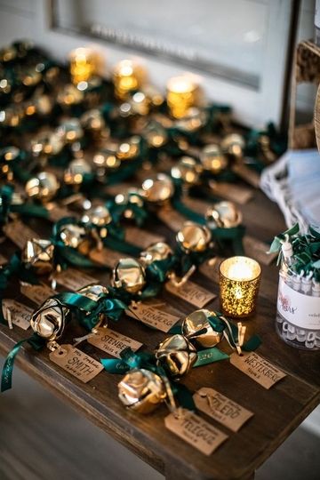 Christmas name places/favours 🔔🎄 Repost IG: Hotel LBI Weddings #christmaswedding #christmasthemedweddings #winterwedding #christmasnameplaces #christmasfavours #weddinggifts #bridetobe #groomtobe #weddingfavours #nameplaces #weddingplanning #weddinginspo Winter Engagement Party, Christmas Wedding Table, Name Places, Christmas Wedding Themes, Christmas Wedding Inspiration, Winter Wedding Table, Christmas Wedding Decorations, Wedding Themes Winter, Winter Wedding Decorations