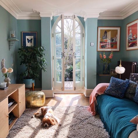 How To Pick The Perfect Paint Colour (And Get It Right First Time!) — MELANIE LISSACK INTERIORS Blue Living Room Inspiration, Blue Painted Walls, Interior Design Per La Casa, Room Deco, Traditional Living, Blue Living Room, Traditional Living Room, Boho Living, Boho Living Room